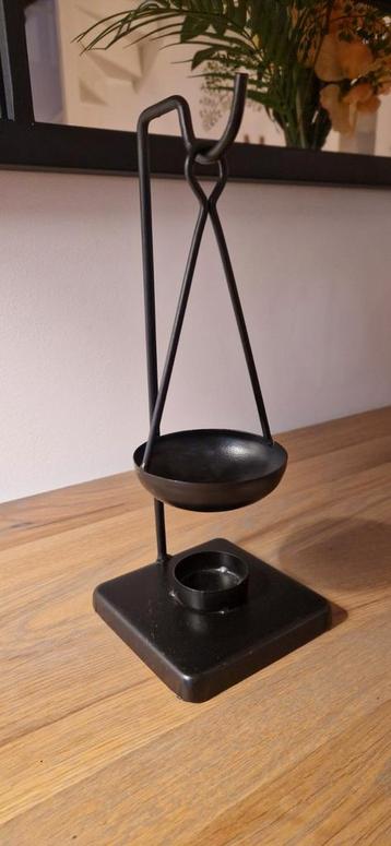 Zwarte Metalen Geurbrander beschikbaar voor biedingen