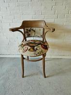 Brocante houten stoel met geborduurde zitting, Ophalen