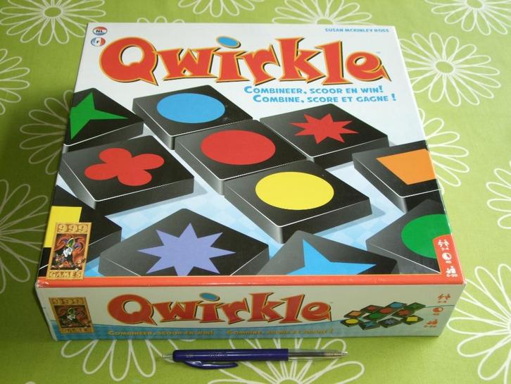 Qwirckle - combineer, scoor en win!, Hobby en Vrije tijd, Gezelschapsspellen | Bordspellen, Zo goed als nieuw, Een of twee spelers
