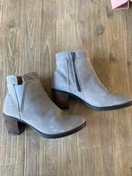 Grijs suede enkellaarsjes maat 41, Kleding | Dames, Schoenen, Lage of Enkellaarzen, Nieuw, Ophalen of Verzenden, Grijs