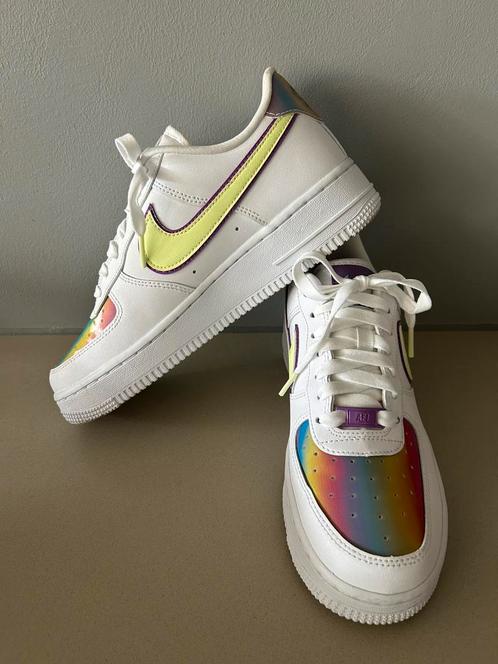 Nike Air Force 1 Easter wit/hyper blue/purple  maat 38.5, Kleding | Dames, Schoenen, Zo goed als nieuw, Sneakers of Gympen, Wit