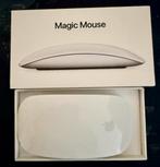 Apple Magic Mouse 2 (wit) met laadstation A1657, Computers en Software, Rechtshandig, Muis, Gebruikt, Ophalen of Verzenden