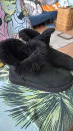 Zwarte UGG  - Maat 39, Kleding | Dames, Schoenen, UGG, Zwart, Lage of Enkellaarzen, Ophalen of Verzenden