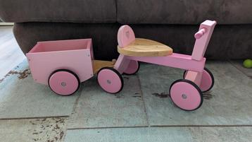 Nieuwstaat houten Loopfiets met kar 1x gebruikt hout beschikbaar voor biedingen