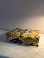 Vintage gebloemde stoffen doos, Antiek en Kunst, Curiosa en Brocante, Ophalen of Verzenden