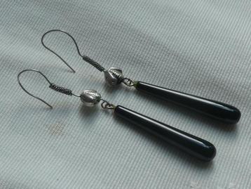 Lange zwarte onyx oorhangers met zilver beschikbaar voor biedingen