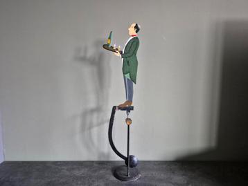 Balancerende Ober / butler beschikbaar voor biedingen