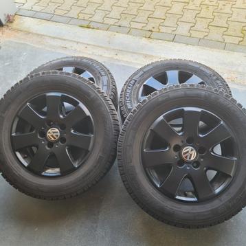 Te koop Orginele Vw transporter velgen 16 inch Winterbanden 