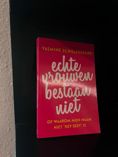 Yasmine Schillebeeckx - Echte vrouwen bestaan niet, Boeken, Politiek en Maatschappij, Nieuw, Maatschappij en Samenleving, Nederland