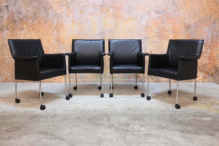 ZGAN 4 zwarte leren Design on Stock Gola design stoelen, Huis en Inrichting, Stoelen, Zo goed als nieuw, Vier, Leer, Metaal, Zwart
