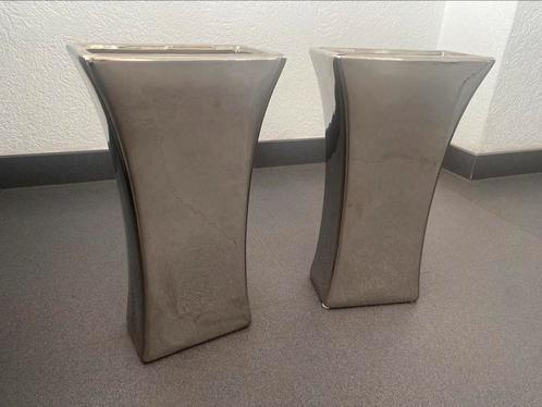 2x Vazen - Zilverkleurig, Huis en Inrichting, Woonaccessoires | Vazen, Zo goed als nieuw, Overige kleuren, Minder dan 50 cm, Ophalen of Verzenden