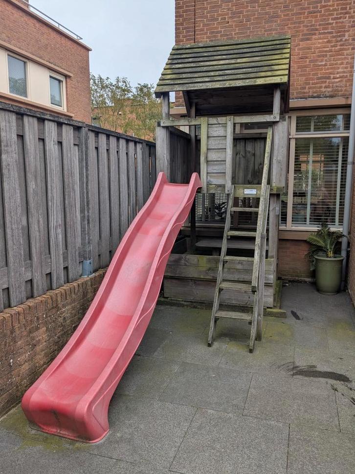 Neerkant speeltoestel met glijbaan en zitje, Kinderen en Baby's, Speelgoed | Buiten | Speeltoestellen, Gebruikt, Glijbaan, Ophalen