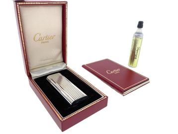 Les Must de Cartier Verzilverde Aansteker Oval Shaped Stripe beschikbaar voor biedingen