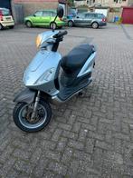 Piaggio (geel kenteken) fly, net grote beurt gehad., Fietsen en Brommers, Scooters | Piaggio, Ophalen, Maximaal 45 km/u, Zo goed als nieuw