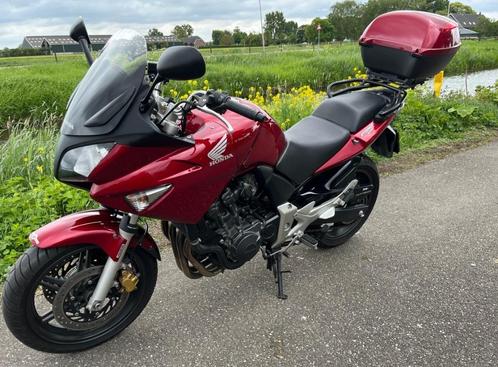 Honda CBF600SA 2006 Metallic rood (nieuwstaat) 15400km, Motoren, Motoren | Honda, Particulier, Toermotor, meer dan 35 kW, 4 cilinders
