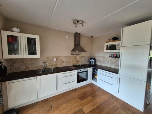 Hoekkeuken met apparatuur, Huis en Inrichting, Keuken | Complete keukens, Gebruikt, Hoekkeuken, Crème, Kunststof, Ophalen