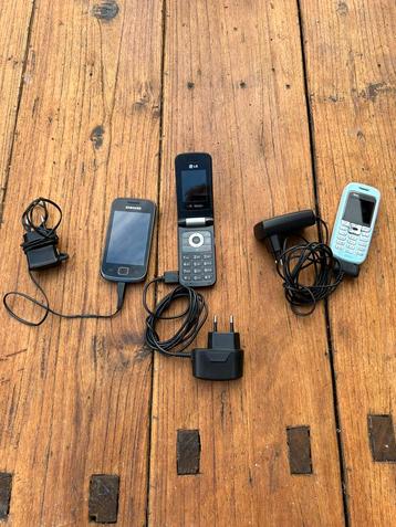 3 gsm’s met opladers  beschikbaar voor biedingen