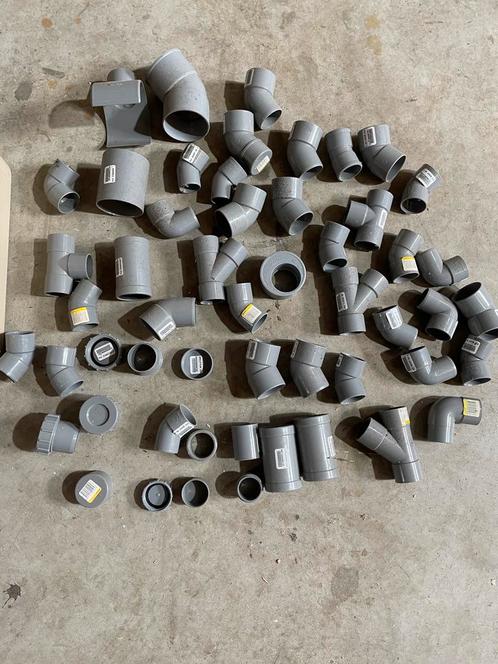Nieuwe partij PVC hulpstukken – 60+ stuks, Doe-het-zelf en Verbouw, Buizen en Afvoer, Nieuw, Bochten, Pvc, Minder dan 2 meter