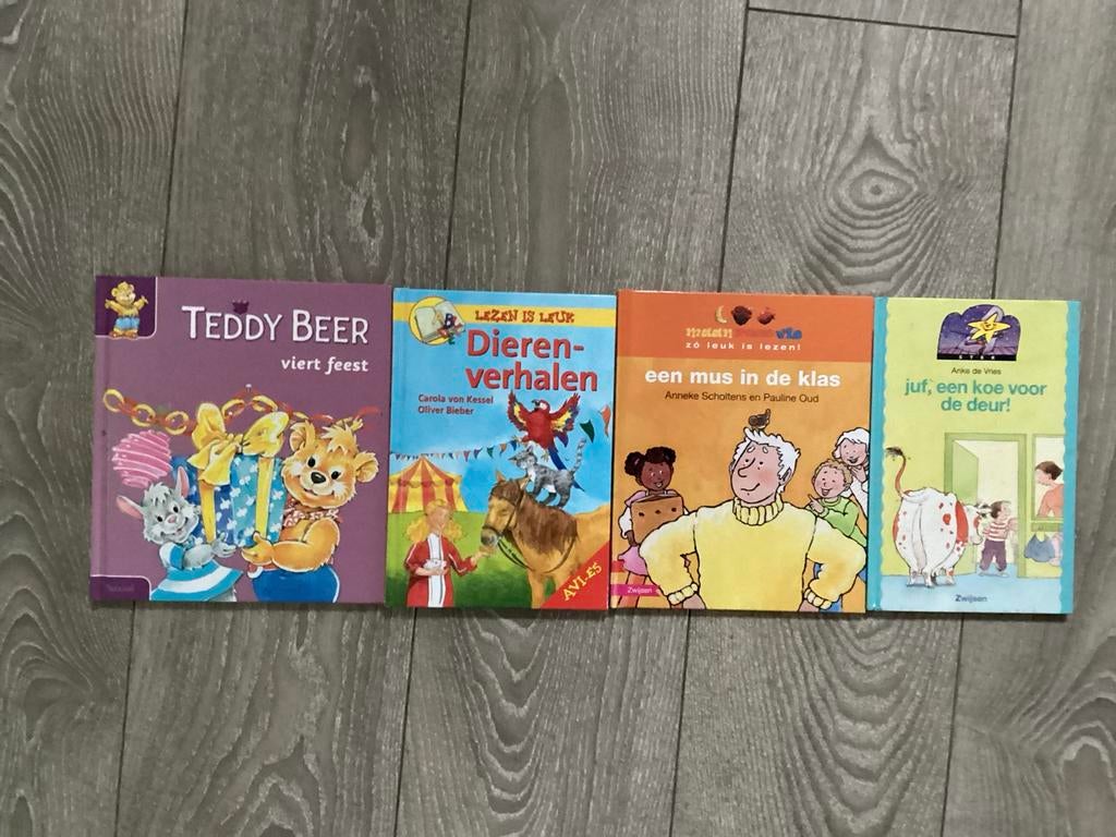 Set van 4 dierenboekjes in nette staat, Ophalen of Verzenden, Zo goed als nieuw, Fictie algemeen