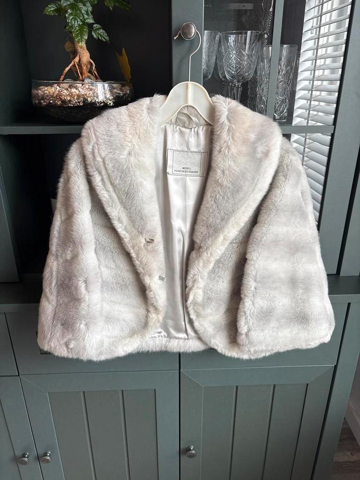Grijze Nepbont Jas - Maat S, Kleding | Dames, Jassen | Zomer, Zo goed als nieuw, Maat 36 (S), Grijs, Ophalen of Verzenden