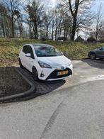 Toyota Yaris 1.5 Hybrid 100pk 5D CVT 2017 Wit, 1497 cc, 1065 kg, Te koop, 73 pk