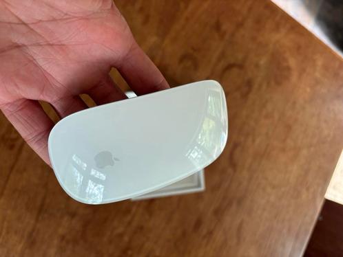 Apple Magic Mouse V2, Computers en Software, Muizen, Zo goed als nieuw, Ophalen of Verzenden