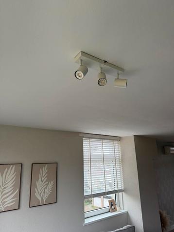 Mat witte 3 spots plafondlamp Lamp en Licht beschikbaar voor biedingen