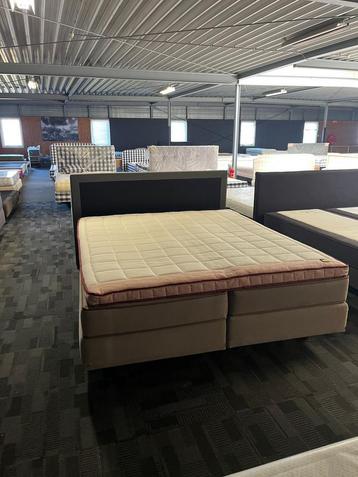 Auping boxspring taupe kleur inc auping kiruna topper  beschikbaar voor biedingen