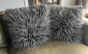 2 super leuke veren kussens / Riviéra Maison / 50cm x 50 beschikbaar voor biedingen