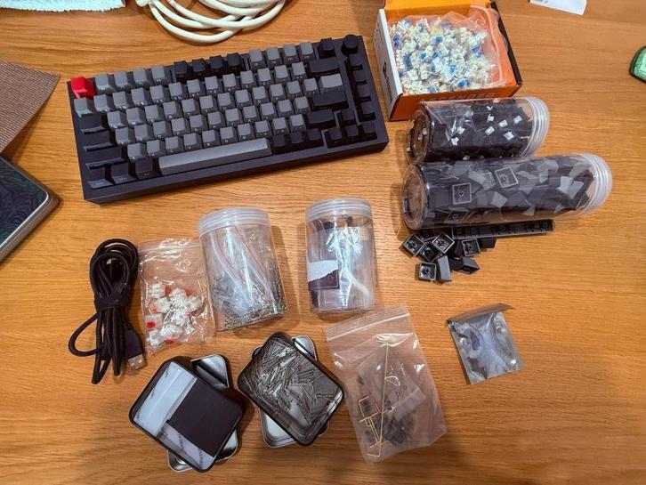 GMMK PRO - switches, springs, keycaps, tools en meer, Computers en Software, Toetsenborden, Zo goed als nieuw, Qwerty, Bedraad