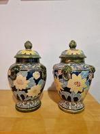 2 keramieke dekselvazen met bloemmotief, Antiek en Kunst, Ophalen of Verzenden