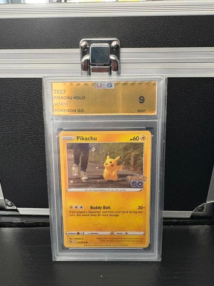 Pikachu grade 9, Hobby en Vrije tijd, Verzamelkaartspellen | Pokémon, Zo goed als nieuw, Meerdere kaarten, Foil, Ophalen of Verzenden