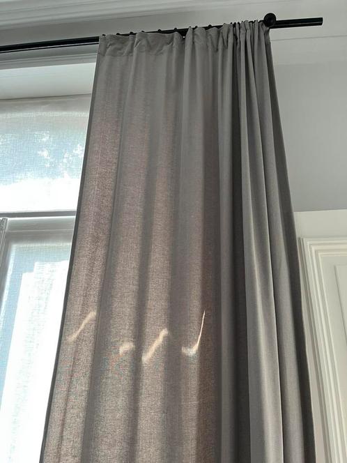 GORDIJNEN LICHTGRIJS HERRINGBONE 300 x 145 CM NIEUWSTAAT!, Huis en Inrichting, Stoffering | Gordijnen en Lamellen, Zo goed als nieuw
