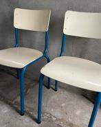 Oude schoolstoelen stoelen, Ophalen