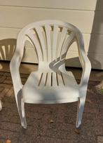 2 Witte plastic tuinstoelen, Ophalen, Zo goed als nieuw, Plastic, Stapelbaar