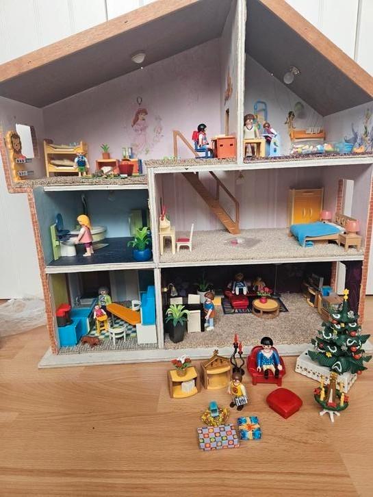 Playmobil huis met inrichting alles in doos!!! Sint tip!!!!, Kinderen en Baby's, Speelgoed | Poppenhuizen, Zo goed als nieuw, Ophalen