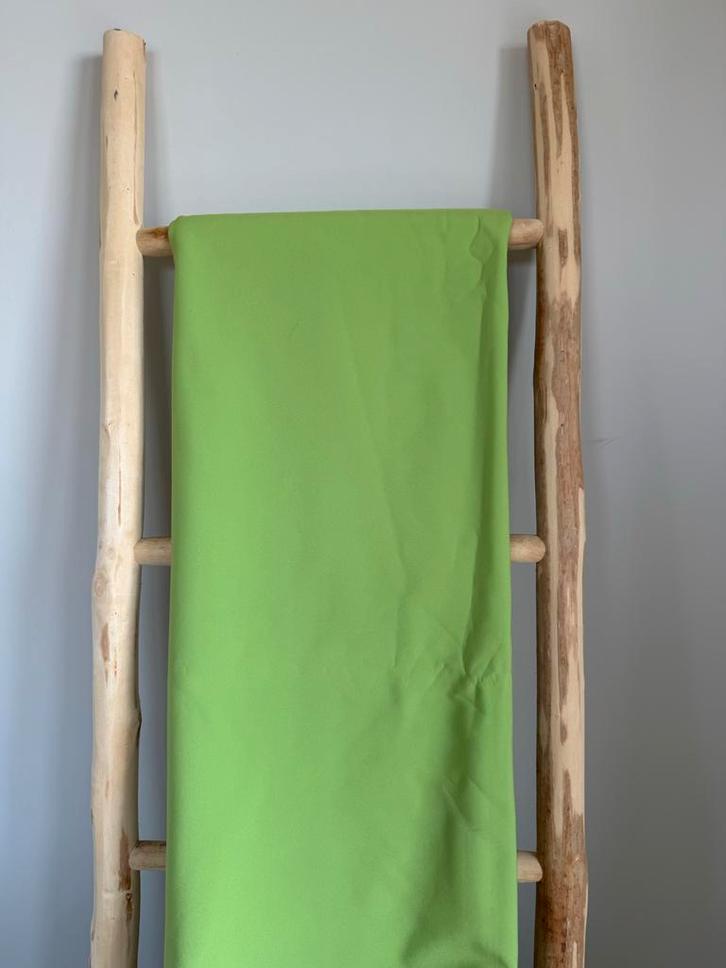 Groene Waterafstotende Stof - 1 Meter, Hobby en Vrije tijd, Stoffen en Lappen, Nieuw, Overige materialen, 120 cm of meer, 30 tot 200 cm