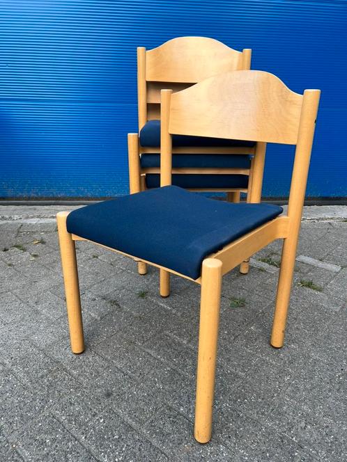 Zeer nette gestoffeerde stapelstoelen donkerblauw, Huis en Inrichting, Stoelen, Zo goed als nieuw, Vijf, Zes of meer stoelen, Blauw