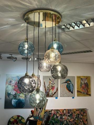 Mooie hanglamp met 8 glazen bollen beschikbaar voor biedingen