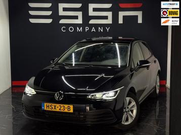 Volkswagen Golf 1.5 eTSI Pano IQ Navi Camera Matrix Sfeerv beschikbaar voor biedingen