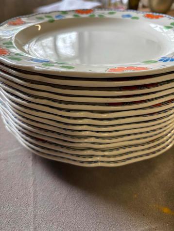 18 Antieke Wedgwood Borden - Serie 8275 beschikbaar voor biedingen