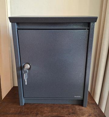Brabantia brievenbus,  type B110, kwartsgrijs, nieuw. beschikbaar voor biedingen