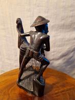 Balinees Houtsnijwerk – Vissersman met Visnet | Handgesneden, Antiek en Kunst, Ophalen of Verzenden