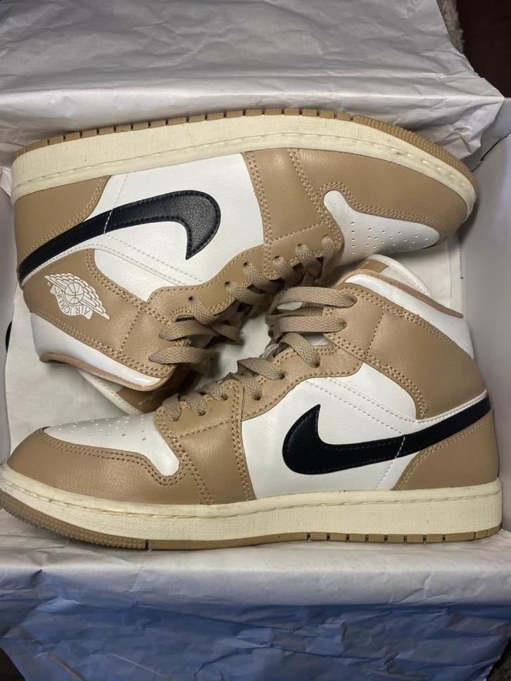 Air Jordan 1 Mid Desert (maat 41 vrouwen), Kleding | Dames, Schoenen, Zo goed als nieuw, Sneakers of Gympen, Beige, Ophalen