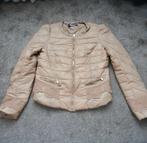 Damesjas beige met geborduurde kanten versiersels maat XL

A, Ophalen, Zo goed als nieuw, Maat 46/48 (XL) of groter, Beige