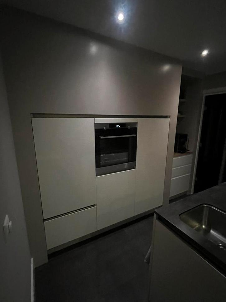 Nette eiland keuken, Huis en Inrichting, Keuken | Complete keukens, Gebruikt, Overige typen, Wit, Kunststof, Greeploos, Met kookeiland