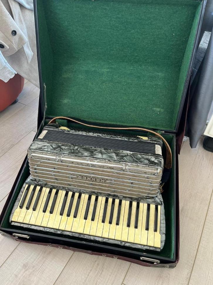 Accordeon Hohner Organola IIc, Muziek en Instrumenten, Accordeons, Gebruikt, Toetsaccordeon, 120-bas, Hohner, Met koffer, Met riemen