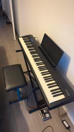 Roland FP-30X + Innox Onderstel & Kruk + Roland DP-2 - Nieuw, Muziek en Instrumenten, Piano's, Ophalen, Zo goed als nieuw, Zwart