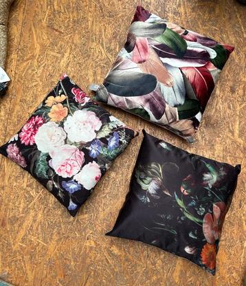 Set van 3 sierkussentjes , Nieuwstaat ! beschikbaar voor biedingen