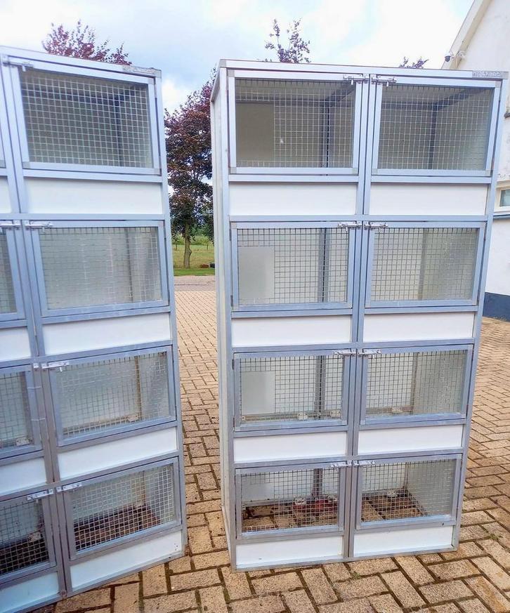 Twee vier delige flats van trespa en aluminium, Dieren en Toebehoren, Knaagdieren en Konijnen | Hokken en Kooien, Gebruikt, Hok